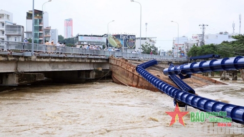 Mưa lũ làm hỏng đường ống cấp nước tại Nha Trang, hàng trăm hộ dân mất nước sinh hoạt 